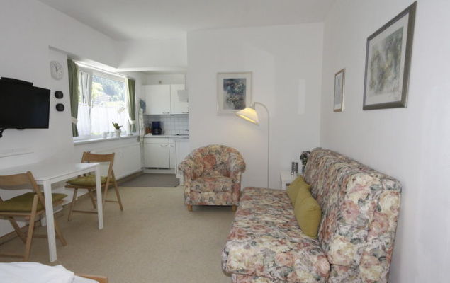 Claudia Top 7 - Photo 2