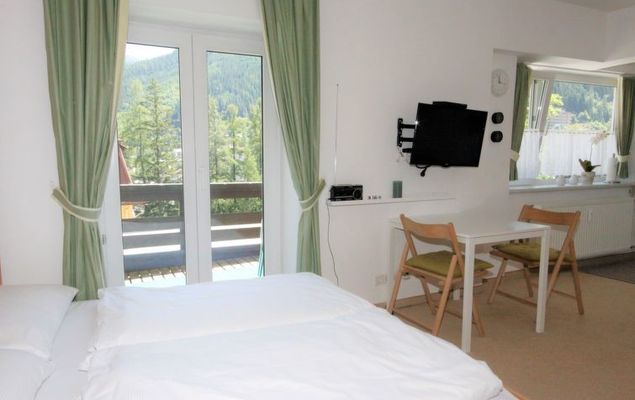 Claudia Top 7 - Photo 6